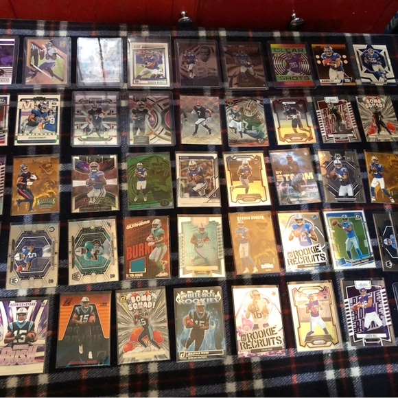 Assorted Sports Trading Cards Collection - Picture 6 of 16